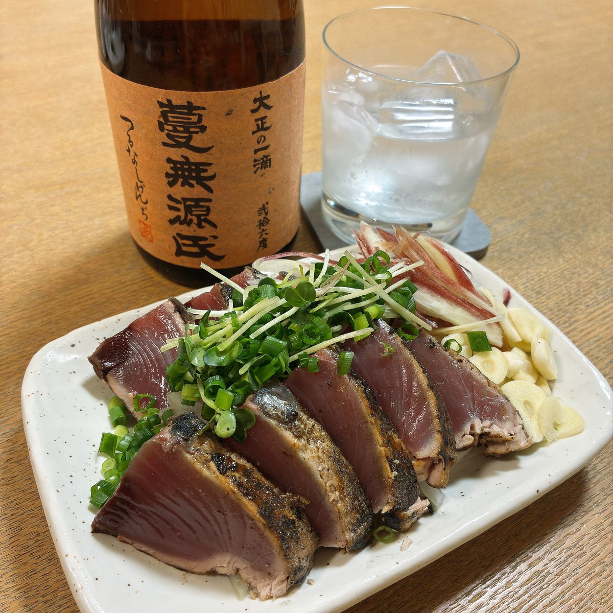 JnBUeKHopzpG8Ss's tweet photo. 今日もおつかれさまでした☺️🍻

お芋ロック
カツオのたたき
#家飲み #晩酌 #蔓無源氏 https://t.co/J0D71Gjpwu