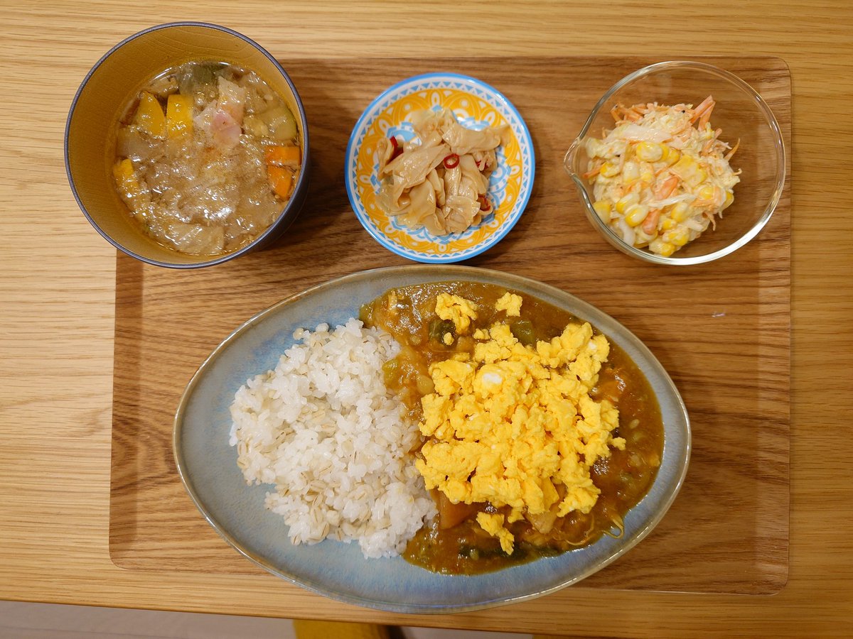 naha2's tweet photo. たまごのせとりカレー
ドーピングコンソメスープ
山の酒盗
コールスロー https://t.co/nA0ivptJI8