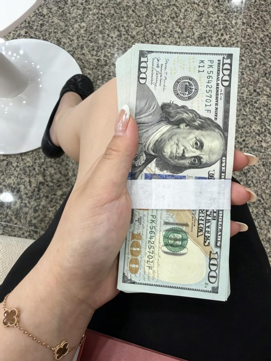 RaychulGee80's tweet photo. 没胆子走偏门 一辈子都是穷鬼 为什么要走偏门 因为祖坟没有冒青烟 投胎没有选对门 没有伞的孬种下雨天都要学会钻巷子找屋檐 干净的钱轮得到你伸手吗 规则是底线 那个是踩在脚底下的天花板 在红线里面就得把偏门走成通天大道 你不仅要衣锦还乡 你还得开��路虎 让那些笑话你的人给他们狠狠的打上一巴掌 https://t.co/Gch7gRLl7Z