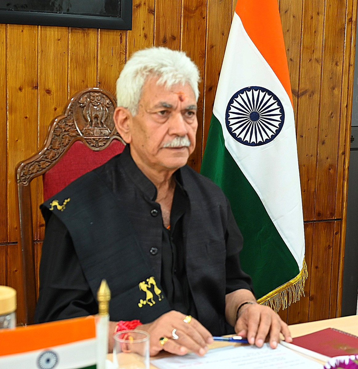 CnnKashmir's tweet photo. Lieutenant Governor Reviews Management of Shri Amarnath Ji Yatra 2026; Appeals to Pilgrims to Travel Only After Obtaining Valid Registration https://t.co/3cbJk9MaJL