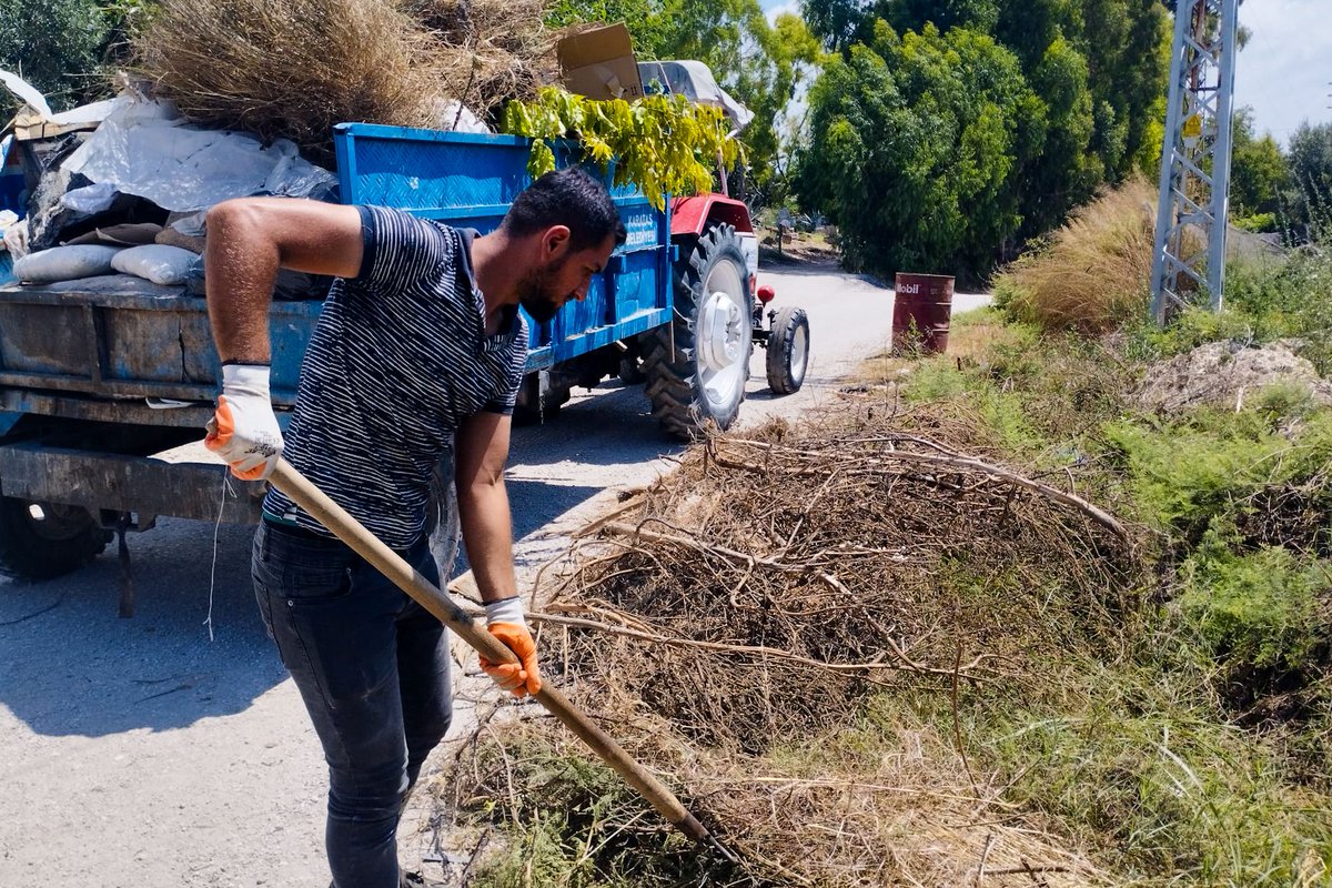 alibedrettin's tweet photo. Bahçe Mahallemizde gerçekleştirdiğimiz kapsamlı mıntıka temizliği ve çevre düzenlemesi çalışmalarıyla sokaklarımıza taze bir nefes aldırdık.

Bizler sizler için aralıksız çalışmaya devam ederken, temiz bir çevrenin hepimizin ortak sorumluluğu olduğunu unutmayalım. Daha temiz bir Karataş için hep birlikte çalışıyoruz.

#KarataşBelediyesi #Karataş #DahaTemizKarataş