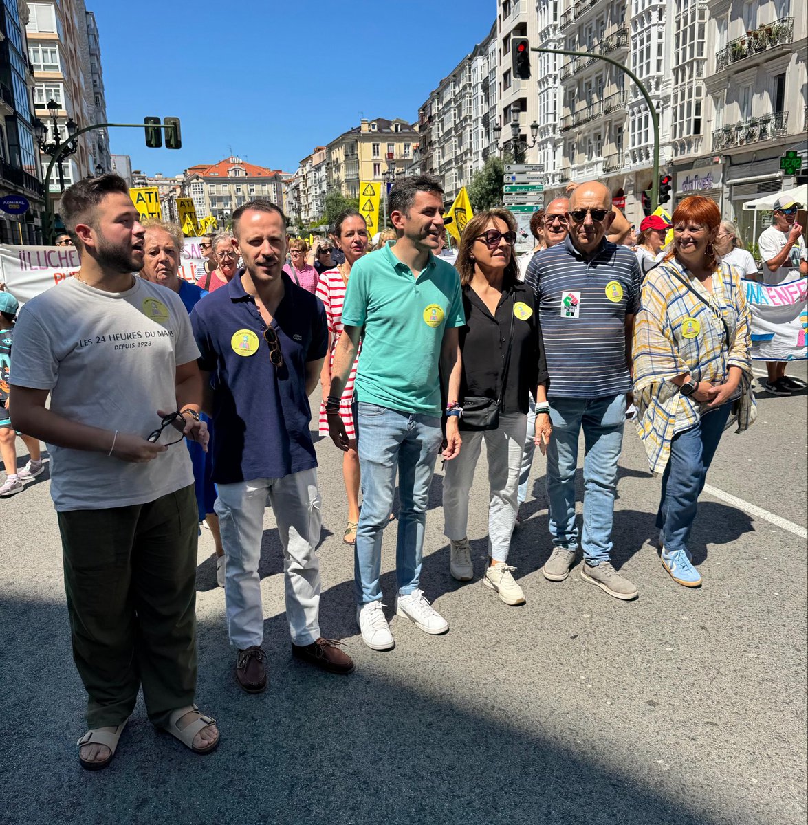 pedro_casares's tweet photo. Salimos a las calles de Santander en defensa de la sanidad pública y en contra de los recortes y privatizaciones.

Alzamos la voz contra las políticas que el PP lleva a cabo para deteriorar y desmantelar nuestro sistema sanitario. Un plan orquestado para acabar con lo público. https://t.co/QXKrIKvV7d