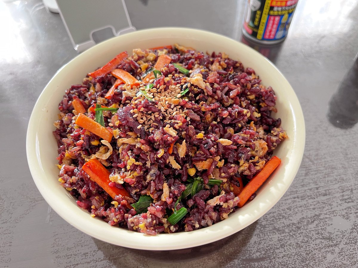 chitosesaro's tweet photo. 锵锵锵锵！<(*￣︶￣)>
SaRo牌炒饭重出江湖！(๑>؂<๑）
色香味俱全！！o(*////▽////*)q
处理掉了剩饭剩���卜剩韭菜！嘻嘻！
虽然…又是无眠的一天( •̥́ ˍ •̀ू ) https://t.co/09H4yn48Ef