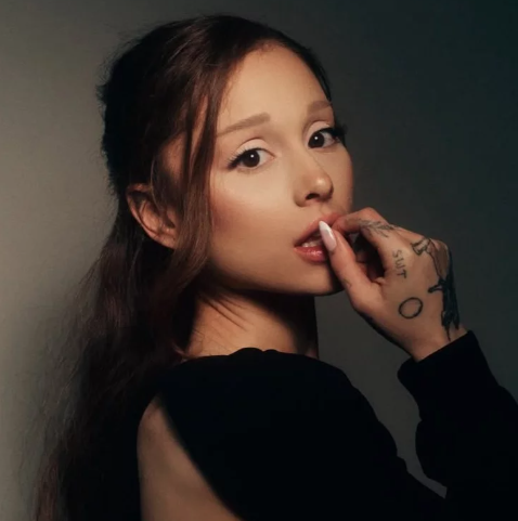 AboutMusicYT's tweet photo. Ariana Grande will release her highly anticipated album, petal, in 3 weeks. https://t.co/BCDAR5R5lp