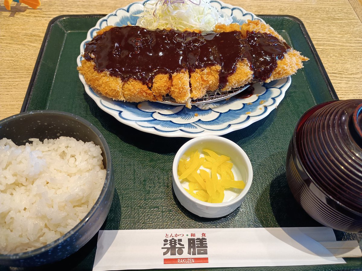 Level_20_'s tweet photo. 息子と2人で楽膳行った
味噌カツ定食美味かった
息子も子ども定食をほぼ食べて偉い😎 https://t.co/X7723eNNWD