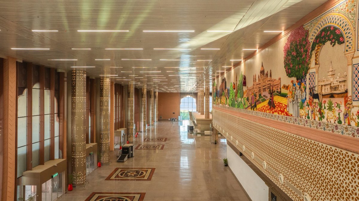Ravisutanjani's tweet photo. 🚨 Beautiful Visuals of Jodhpur Airport Terminal

India Is Building World Class Infrastructure

Design Looks Inspired From BLR and GAU Airport

Great Boost for Connectivity and Tourism https://t.co/xNBg8DU7tD
