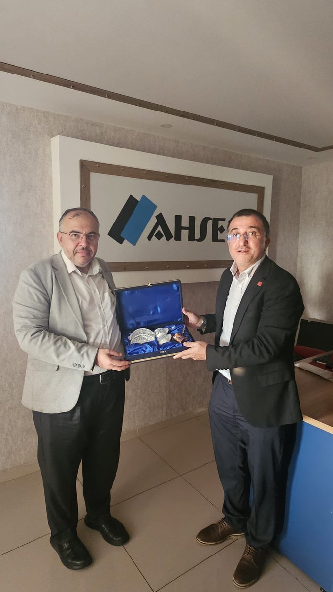 ahsendemircelik's tweet photo. Hatay Milletvekilimiz Doç. Dr. Necmettin Çalışkan, Ahsen Demirçelik’in ofisinde bizleri ziyaret etti.

Nazik ziyaretleri ve Hatay’ımıza verdiği kıymetli hizmetler için Sayın Vekilimize teşekkür ediyor, çalışmalarında başarılar diliyorum. https://t.co/hBAS3nWr0G