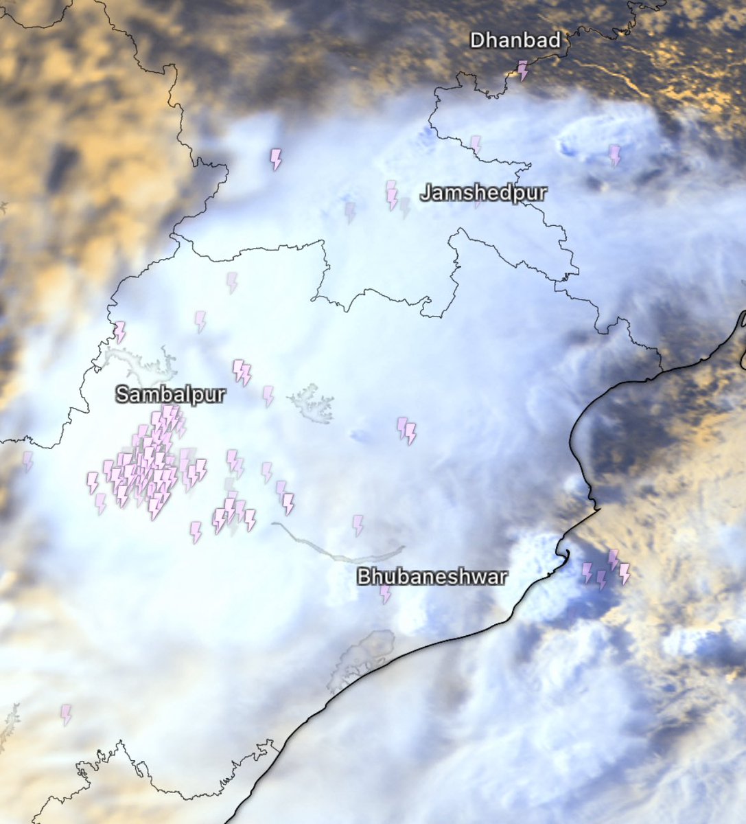 OdishaWeather7's tweet photo. RED WARNING ⚠️ 

Widespread heavy to very heavy rainfall activity across Odisha. Fresh CDO (Central Dense Overcast) development near to the centre, could trigger more intense rainfall activity in coastal districts.

Its now turn for Western Odisha, extremely heavy rains on cards. https://t.co/57Fr28rwyg