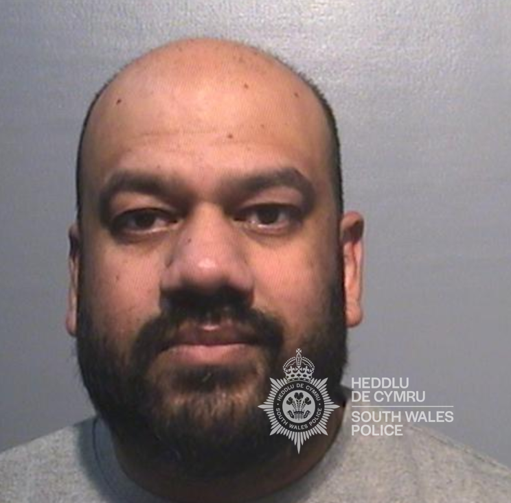 welshmaan's tweet photo. 🏴󠁧󠁢󠁷󠁬󠁳󠁿 SWANSEA — Abdul Shahid (41) told a woman he was an Uber driver. He drove her through dark roads before stopping at a car park, where he went on to rape her.

“During trial, Abdul Shahid showed no remorse &amp; tried to blame the victim for what he did"

Jailed for 18 years https://t.co/GorXJVLP3a