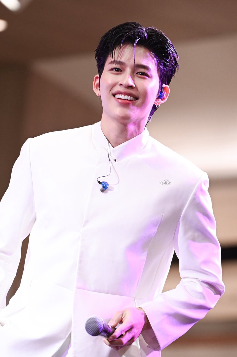 autoqmatic's tweet photo. Ganteng banget 😍

POND AT THE MALL LIFESTORE NGAMWONGWAN

#TheMallNgamwongwanxPond
#ppnaravit https://t.co/dzu5EfV8Eh