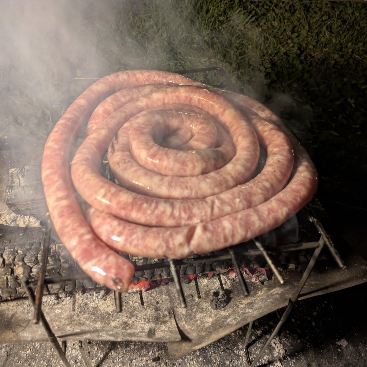 kinacoste's tweet photo. 巨大ぐるぐるソーセージ焼きました。 https://t.co/1VbPZWJGvr