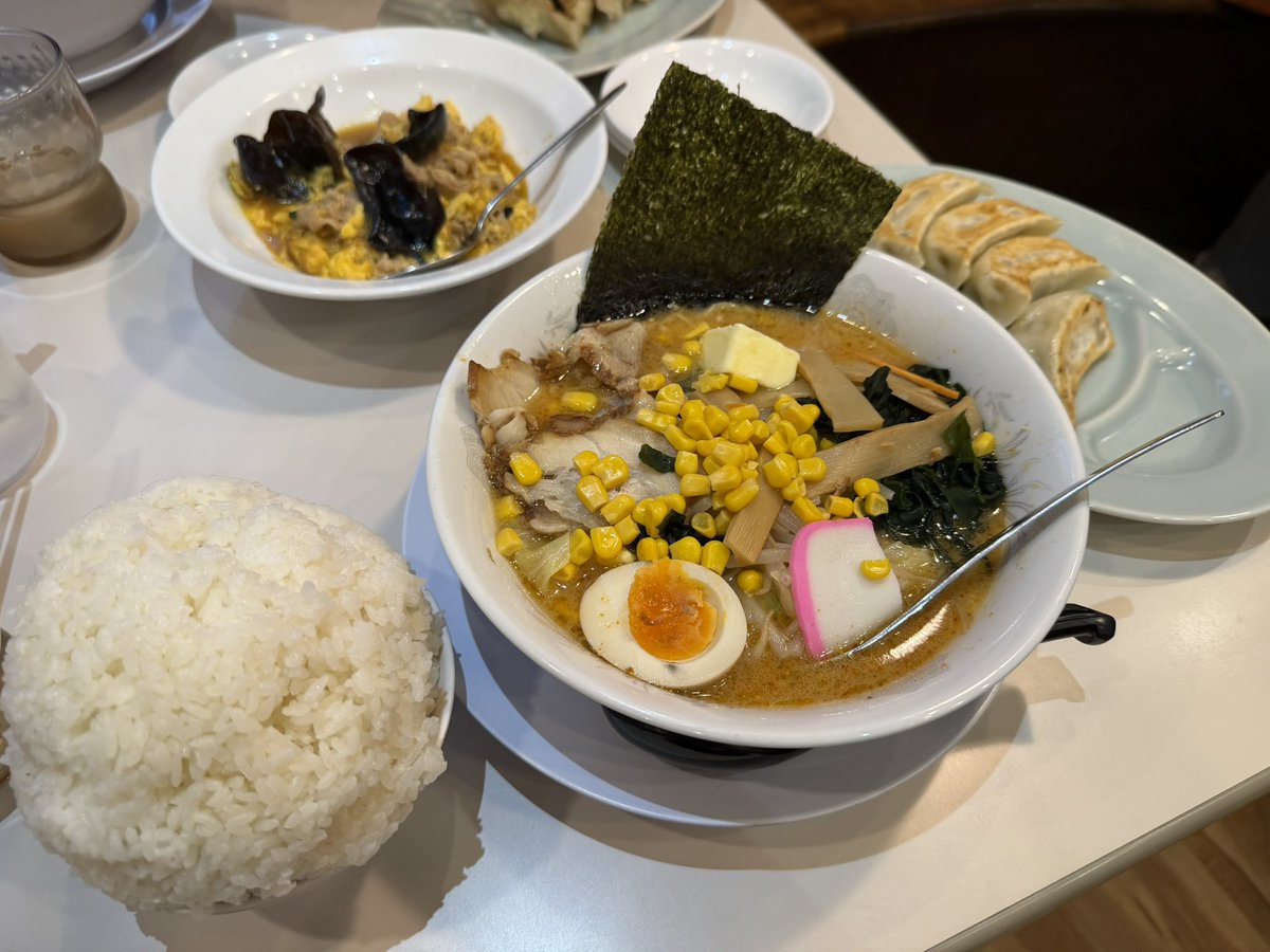 soooooooooousi3's tweet photo. 奢っていただきやしたｯｯｯｯｯｯ
ご馳走様です🙏🙏🙏🙏🙏🙏🙏🙏

#ラーメン
#やぱ味噌
#人力車
#もう何も食べれません
#ご馳走様でした https://t.co/H7ts8OE8wj