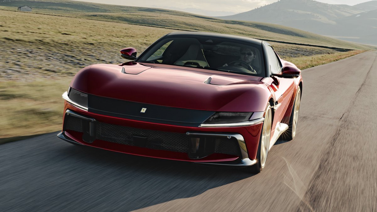 Ferrari, Manuel Şanzımanlı Yeni Modeli 12Cilindri ile Otomobil Tutkunlarını Heyecanlandırdı