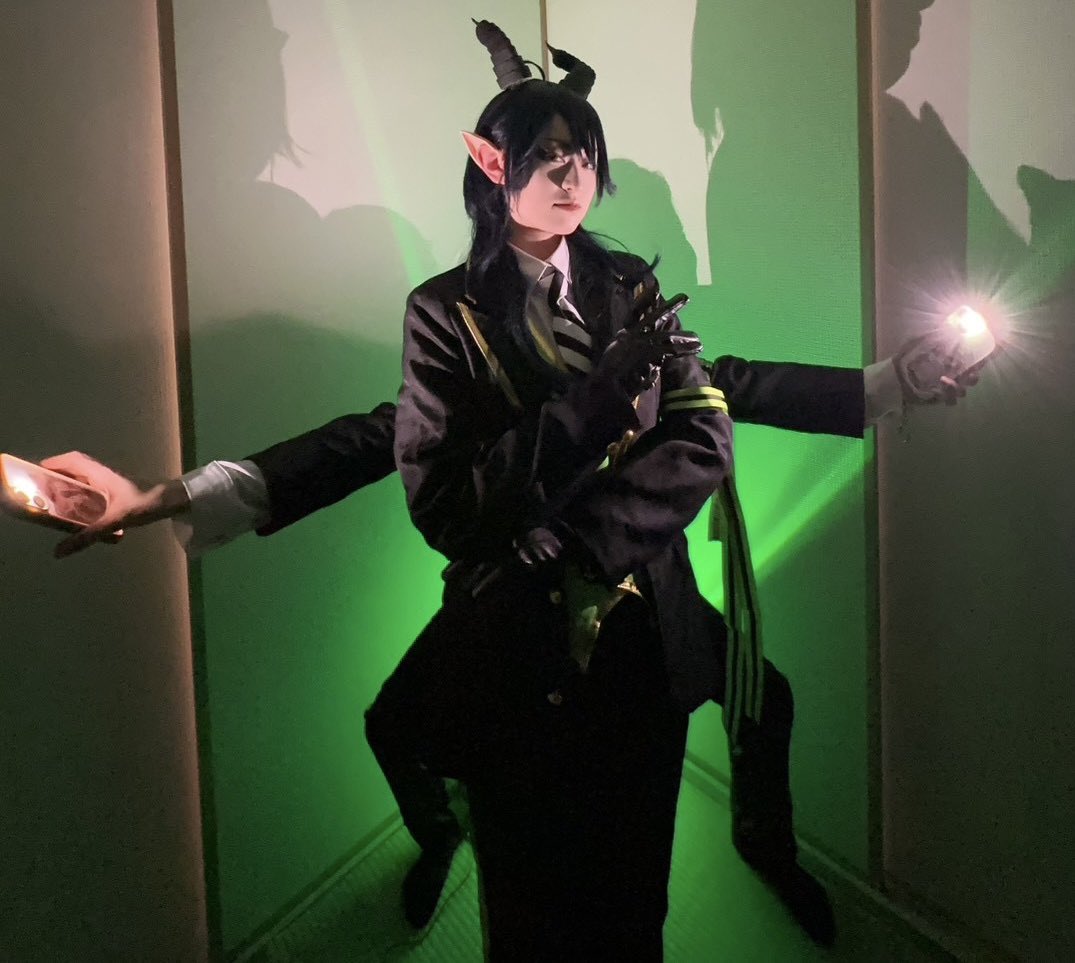 shiganaikinoko's tweet photo. #レイヤーさんはコスプレの時のオフショットを晒して下さい 

順に

ジャケットお直し中の愉快ポーズ
若様のために必死な🐊
何かよからぬものを隠してそうな🐬

の三本です‼️ https://t.co/xDBHsZS4sb