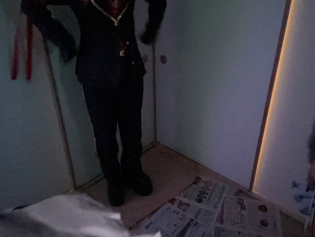 shiganaikinoko's tweet photo. #レイヤーさんはコスプレの時のオフショットを晒して下さい 

順に

ジャケットお直し中の愉快ポーズ
若様のために必死な🐊
何かよからぬものを隠してそうな🐬

の三本です‼️ https://t.co/xDBHsZS4sb