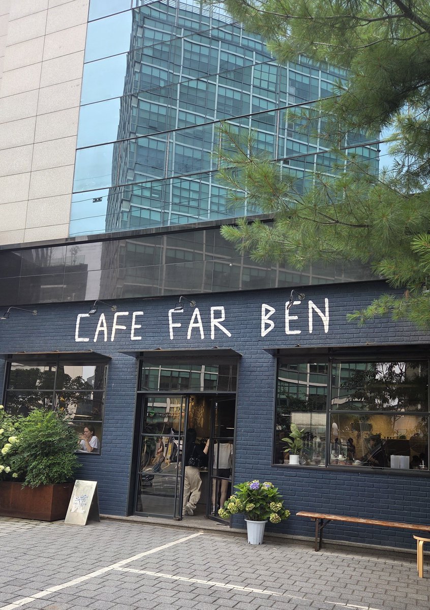 cestlavie9090's tweet photo. It took me forever to visit Cafe Far Ben and I finally able to do so. I love my matcha 🍵 🥲 https://t.co/7uZOXJOEXB