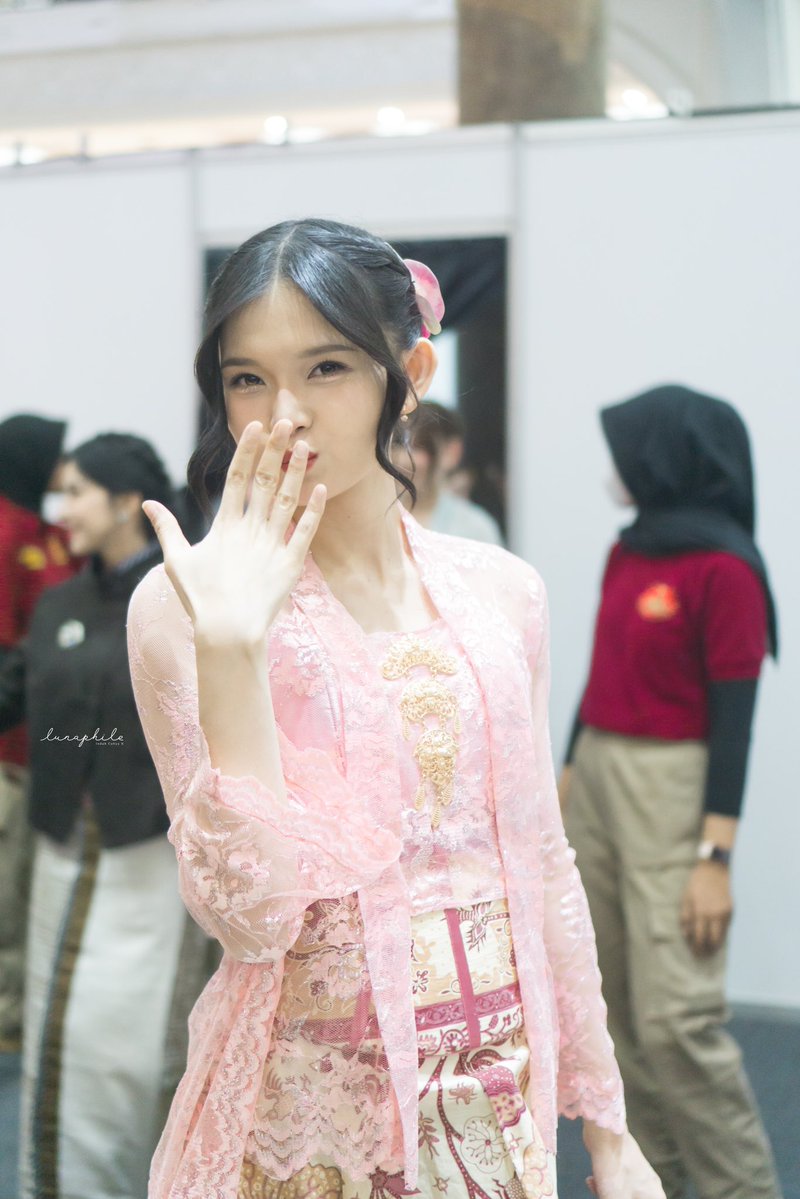 lunaphile13's tweet photo. Thank you and see u next time @C_IndahJKT48 🤍

040726, MnG Theater Sementara Yogyakarta https://t.co/M5QMpf8HIO