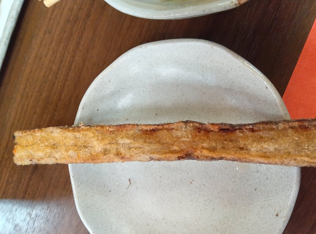 wrencat's tweet photo. ごぼうの唐揚げが柔らかくて絶妙な塩加減でとても美味しかった
そして、締めの鯛茶漬けが染みる https://t.co/wYFlLCgnIS