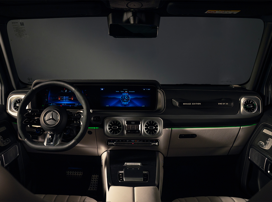 MercedesBenzME's tweet photo. تحفة مستوحاة من تراثنا الغني، بلمسة متفرّدة.
سيارة Mercedes-AMG G 63 إصدار سراب. واحدة من 35. حصريًا لدول الخليج.
📸 @MercedesBenzKSA
#MercedesBenz #MercedesBenzME #AMG #GClass #مرسيدس_بنز https://t.co/6koulbYUJL