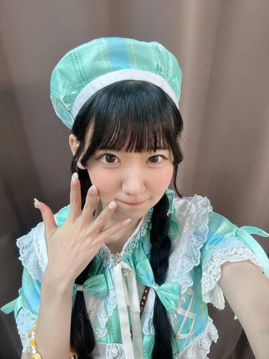 aco_guitar_BOC's tweet photo. PHiZZの七瀬あやかさん

なんと君と青の「ヒロインプロローグ」が大好きという、君と青ガチ勢さんでした、今日も見たかったけどタイテが近くて無理だったとのこと😢

君と青の七海りるさんと椎名なつみさんに
その話を伝えておきましたよ🙌🏻

 #本日のあゆち摂取量  #PHiZZ  #君と青 https://t.co/S5sY9srxRc