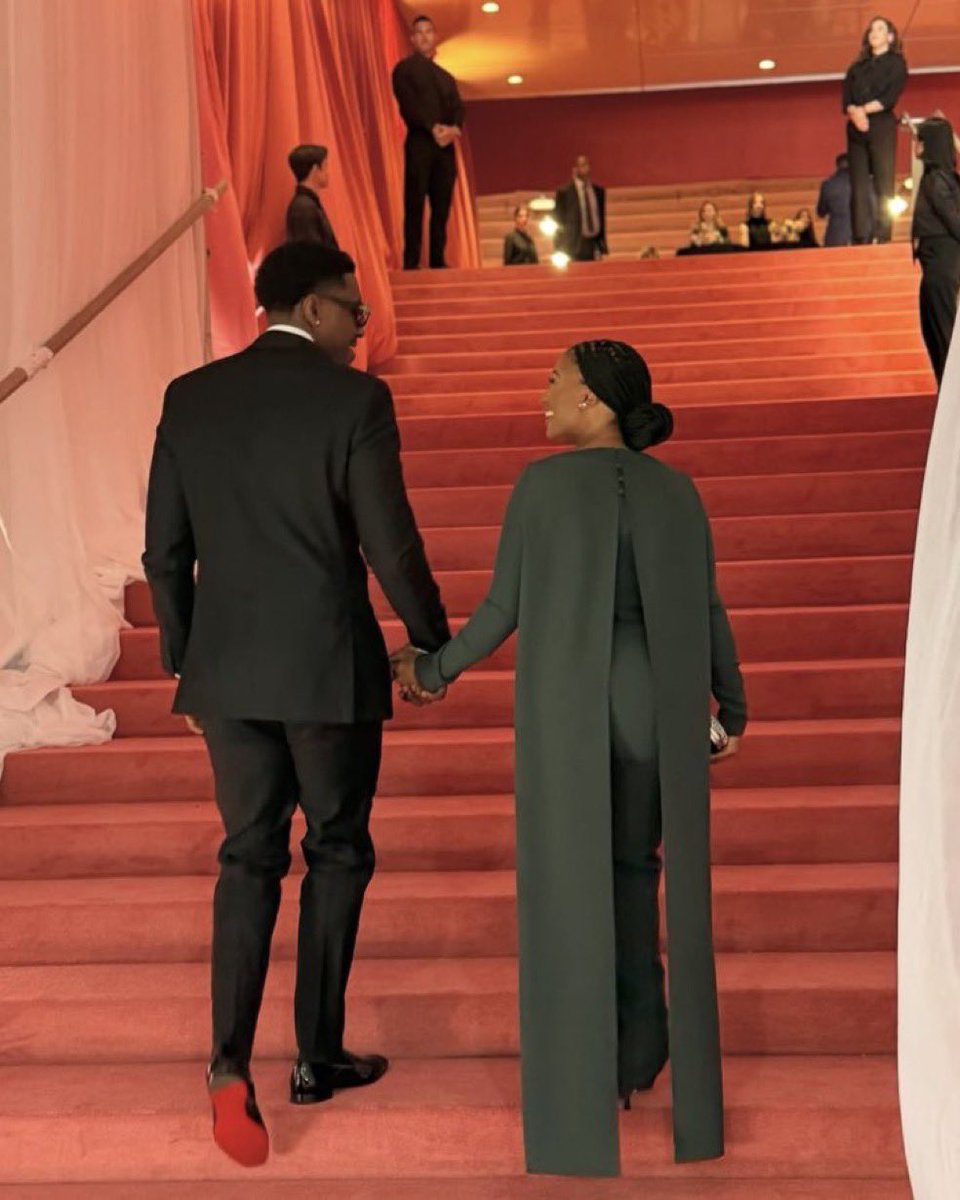 TSUpdating's tweet photo. 🚨 The guests’ entrance at Taylor Swift and Travis Kelce’s wedding. https://t.co/t8YzcIoCB4