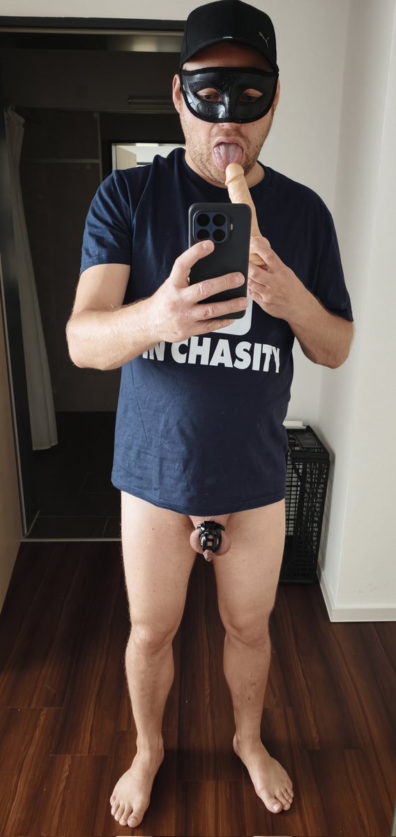Boadboy1's tweet photo. #teamlocked #gaychastity https://t.co/OlOoy5rtsC