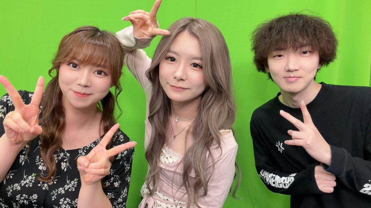 Romitnfj's tweet photo. グランドファイナルは
CurumiちゃんTORANECOさんと3人でお届けしました！配信試合ではなかったものの、2022年の最初の対戦カードSSQ VS FL 。

そこからスタートしたFLとSSQそれぞれの物語が繋がった今日のグランドファイナルは個人的にはとてもエモかったです。Pacificの舞台で2チームが大暴れしてくれる事を心から願います📣