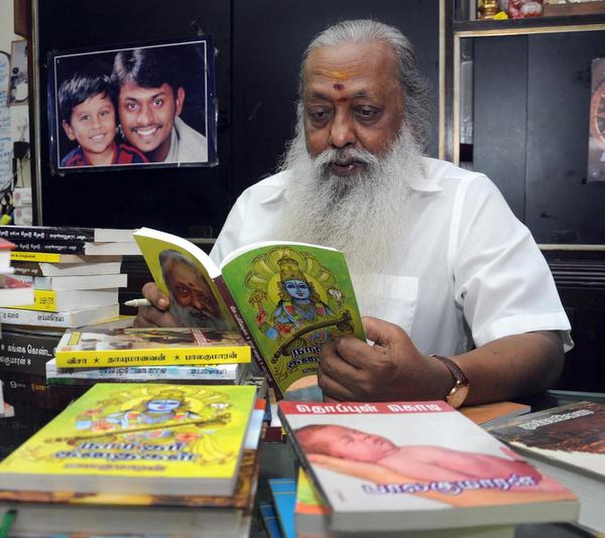 Missed_Thrills's tweet photo. இவரோடதுல எதுனா நல்ல புத்தகம் இருந்தா சொல்லுங்க மக்களே.. https://t.co/zDNSPpSjXy