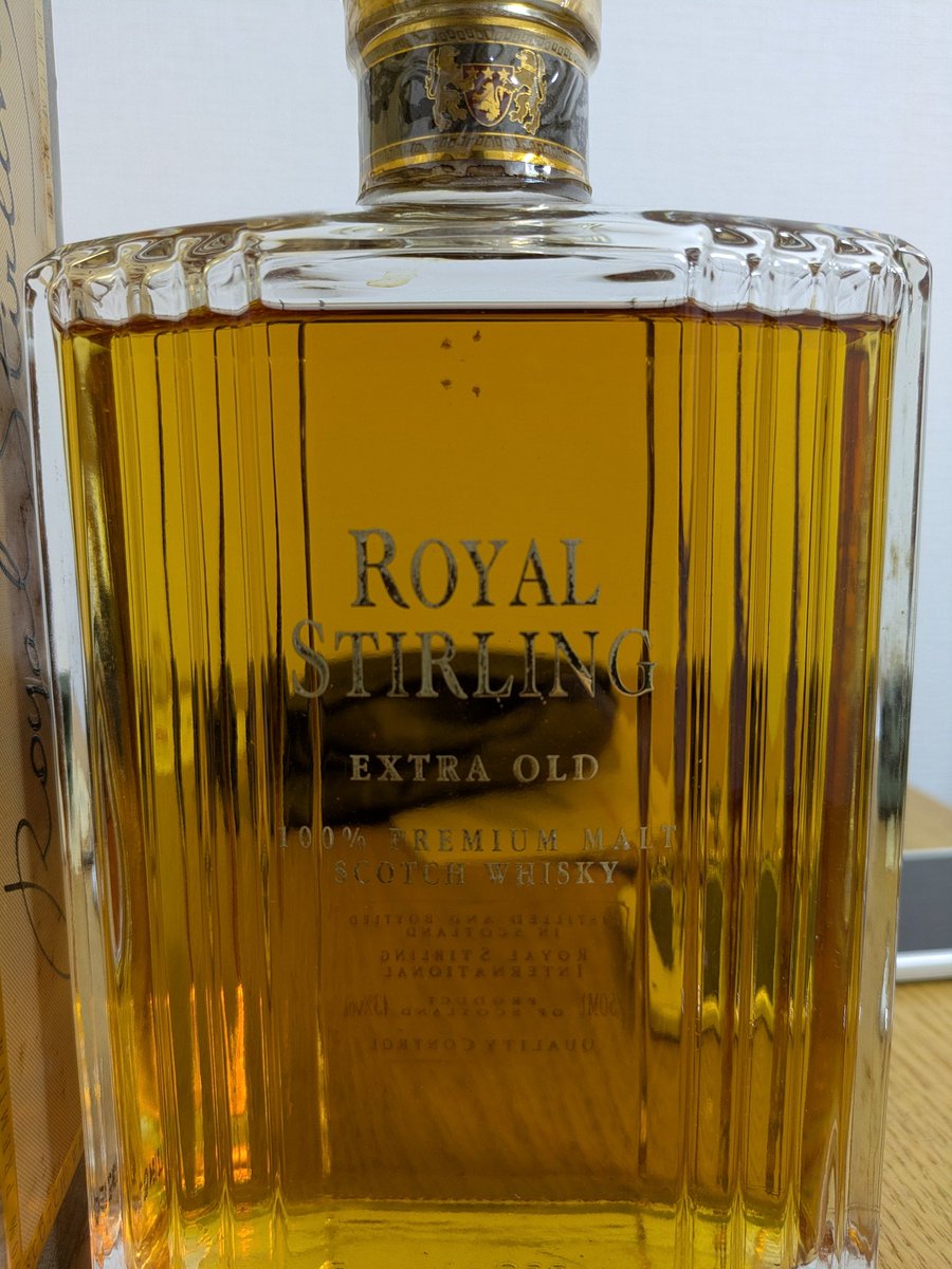 hebidayo's tweet photo. 前にヤフオクで買ったローヤルスターリング、桃と蜂蜜感の後に塩気が来て中々美味いというか、かなり美味い。飲み疲れするけどw

この塩気、スプリングバンクとは違うような気がするけど美味だわ。 https://t.co/JCwnLrhNY1