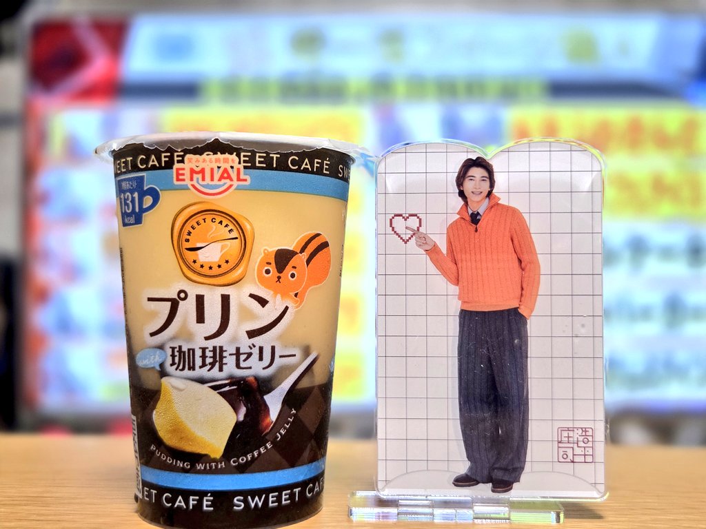 q_d64's tweet photo. 甘いもの食べたくなるよねー https://t.co/8PgWhrhOm8