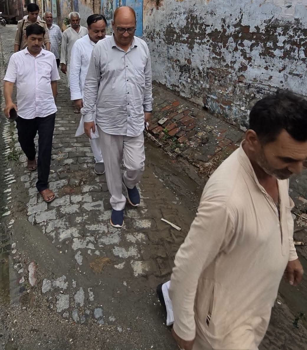Maninder1370's tweet photo. सिवालखास विधानसभा क्षेत्र से भाजपा के पूर्व #प्रत्याशी श्री मनिन्दर पाल सिंह जी ने ग्राम #झिझोंकर में भूतपूर्व प्रधान श्री रामवीर सिंह जी एवं श्री रमेश पाल प्रजापति जी के परिजनों से मुलाकात कर अपनी गहरी संवेदनाएँ व्यक्त कीं।
​ईश्वर से प्रार्थना है कि दिवंगत आत्माओं को अपने श्रीचरणों में स्थान दें और शोक संतप्त परिजनों को इस असहनीय दुःख को सहन करने की शक्ति प्रदान करें।
​ॐ शांति! 
​#ManinderPalSingh #Siwalkhas #Jhijhonkar #Condolence #Meerut #BJP @Bhupendraupbjp @BJP4UP