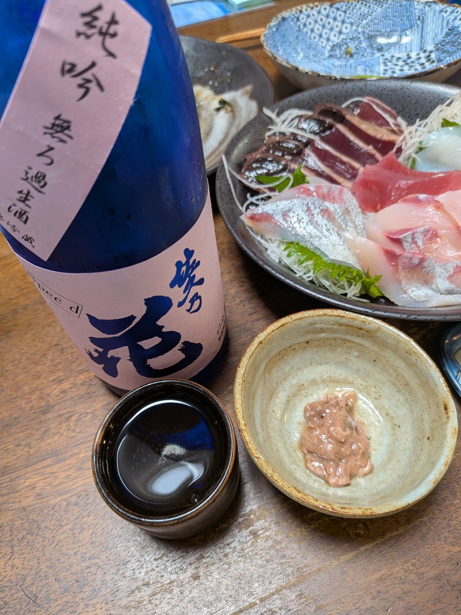 Masa6125's tweet photo. 佐久の花純吟無ろ過生酒Spec d。
香り高くフレッシュ！美味し！
酒盗の塩辛さを中和する。 https://t.co/DzNX0btLxx