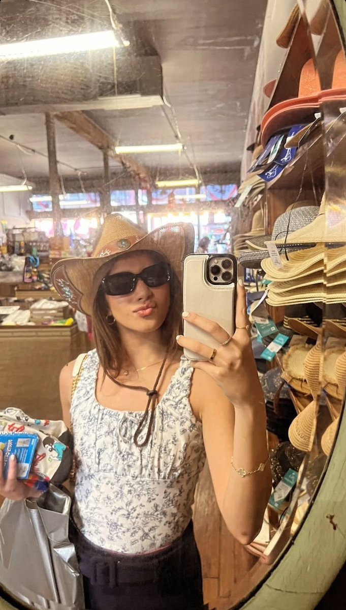 aiahdearest's tweet photo. aiah with cowboy hats and and mirror selfie >>>>>>>>>> https://t.co/Q4O35t1sFQ