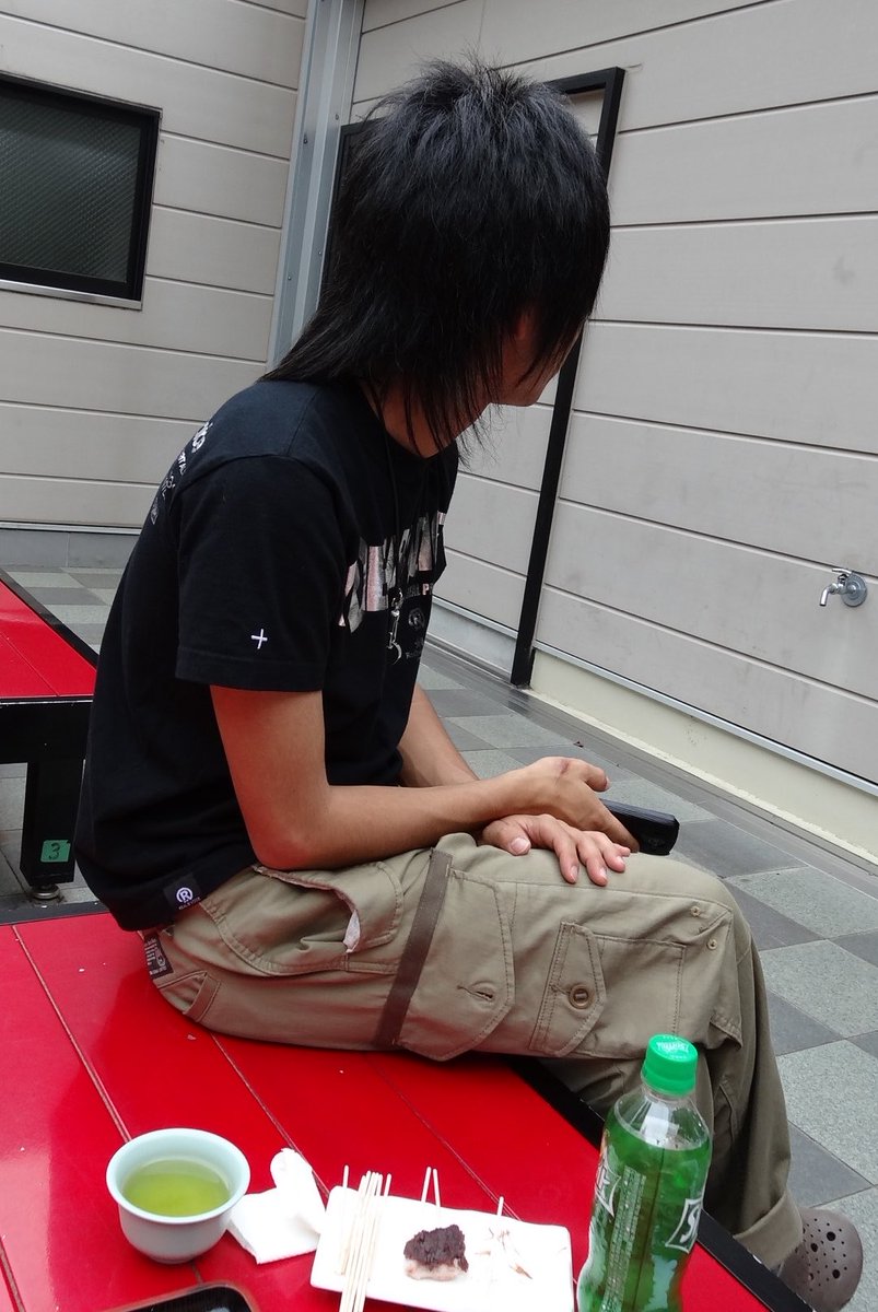 03RYO222's tweet photo. 13年前の僕
襟足長すぎるんよ
襟足長くなんぼ？の時代 https://t.co/9F2DMA19N0