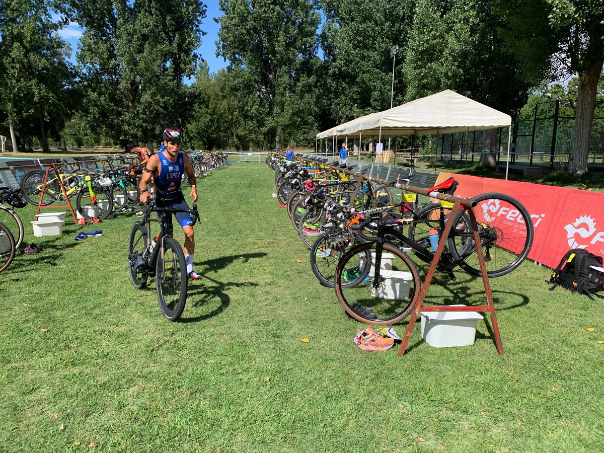 fedetriatloncyl's tweet photo. 🎊 El 🏊♀️🏊🚴♀️🚴🏃♀️🏃 de Almazán cumple 3️⃣0️⃣ años
🎂 Lo celebra con el 𝐂𝐥𝐚𝐬𝐢𝐟𝐢𝐜𝐚𝐭𝐨𝐫𝐢𝐨 para el 🏆 de 🇪🇸 de Mérida
Una cita de emociones fuertes
https://t.co/TkpJtj1hjE
‼Empezamos en un rato con la entrega de dorsales
#triatlon #clasificatorio #ctoÑ #somostriatlon https://t.co/RDLaJSm2qL