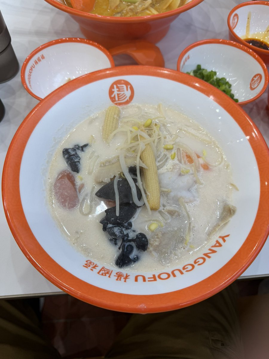 t_hirokun's tweet photo. 娘に連れられて初めての麻辣担
おじさんにはハマらなかった。
#楊国福 https://t.co/2w1ELaDzek