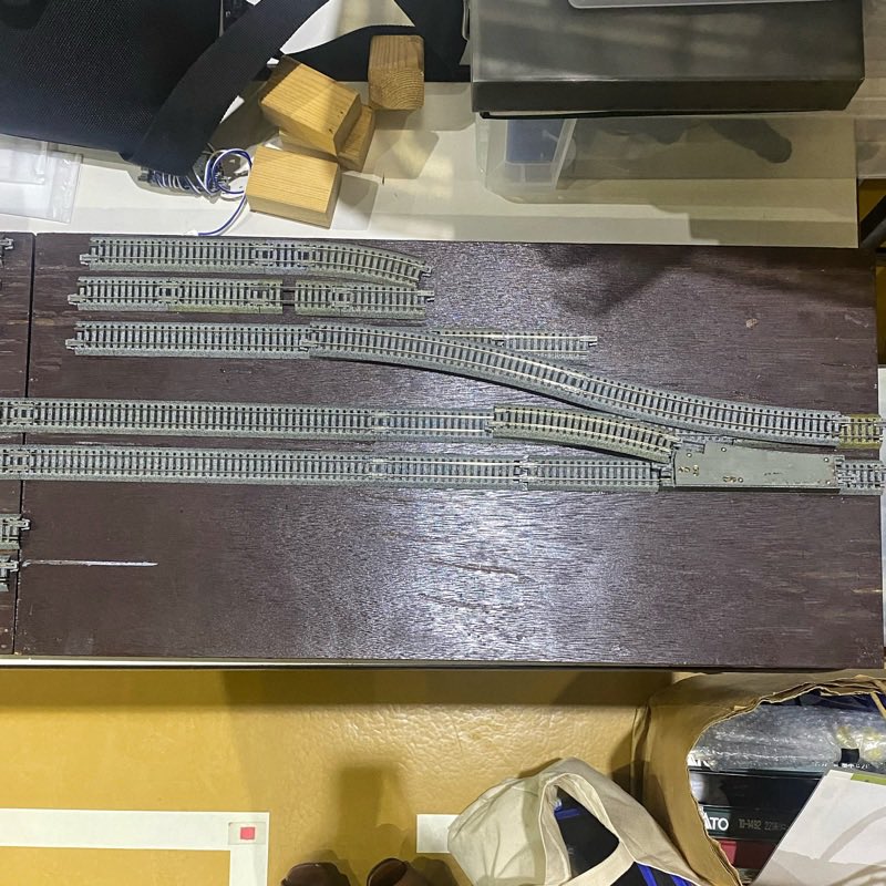 mado_works's tweet photo. いつもながら検討会
次期ローカル駅の配線検討

こんなもんかなと思いつつ、
これなら900×2でやった方が余裕あって良さげにも見えてしまうんだよな… https://t.co/vG4Pglt3Zg