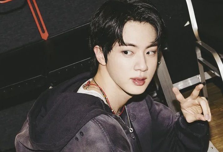 LoveHateHimMin's tweet photo. Jin on Instagram being pretty https://t.co/o5TkBct5qL