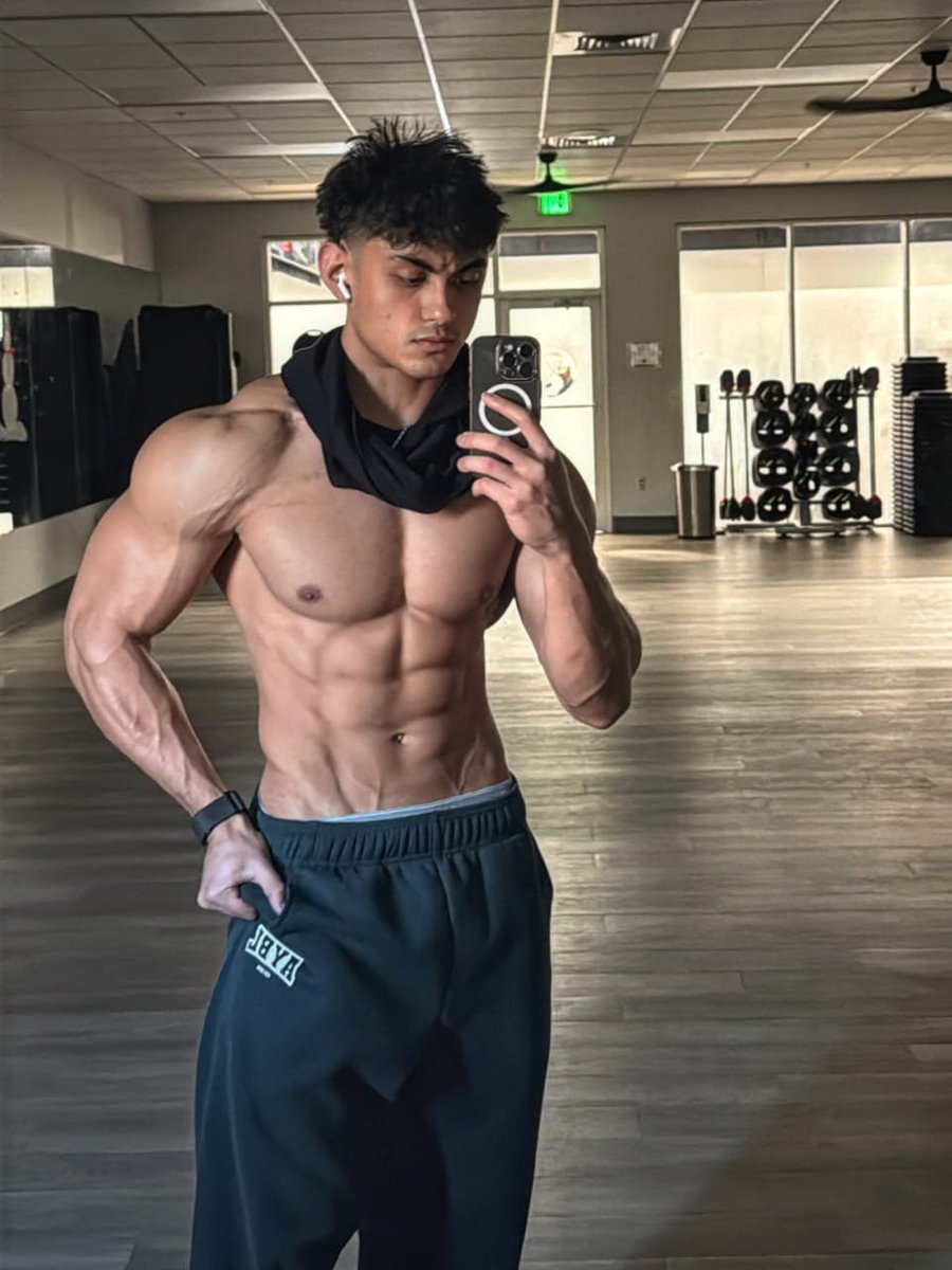 AlphaKent12's tweet photo. Ready for today's task 😈💰
#findom #cashmaster #alpha https://t.co/K36NVb2cvb
