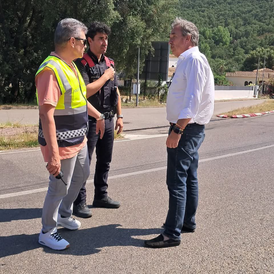albertomasvila's tweet photo. @NunezFeijoo Gracias, Presidente! En Calonge i Sant Antoni hemos activado los recursos necesarios para combatir el fuego y dar apoyo a nuestros vecinos. 
Aprovecho para agradecer a Bomberos, UME, ADF, Agentes Rurales, SEPRONA, Protección Civil, Mossos de Escuadra y Policia Local su actuación https://t.co/XMoeIlhzaO