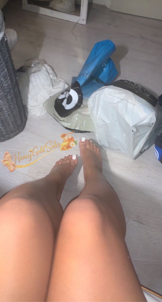 HoneyGoldSoles's tweet photo. White toes &amp; bad intentions 😈 Save this for later 🫦#toes #feet #footfetısh  #prettyfeet #solelovers #feetpics https://t.co/s5B2tYi6oD