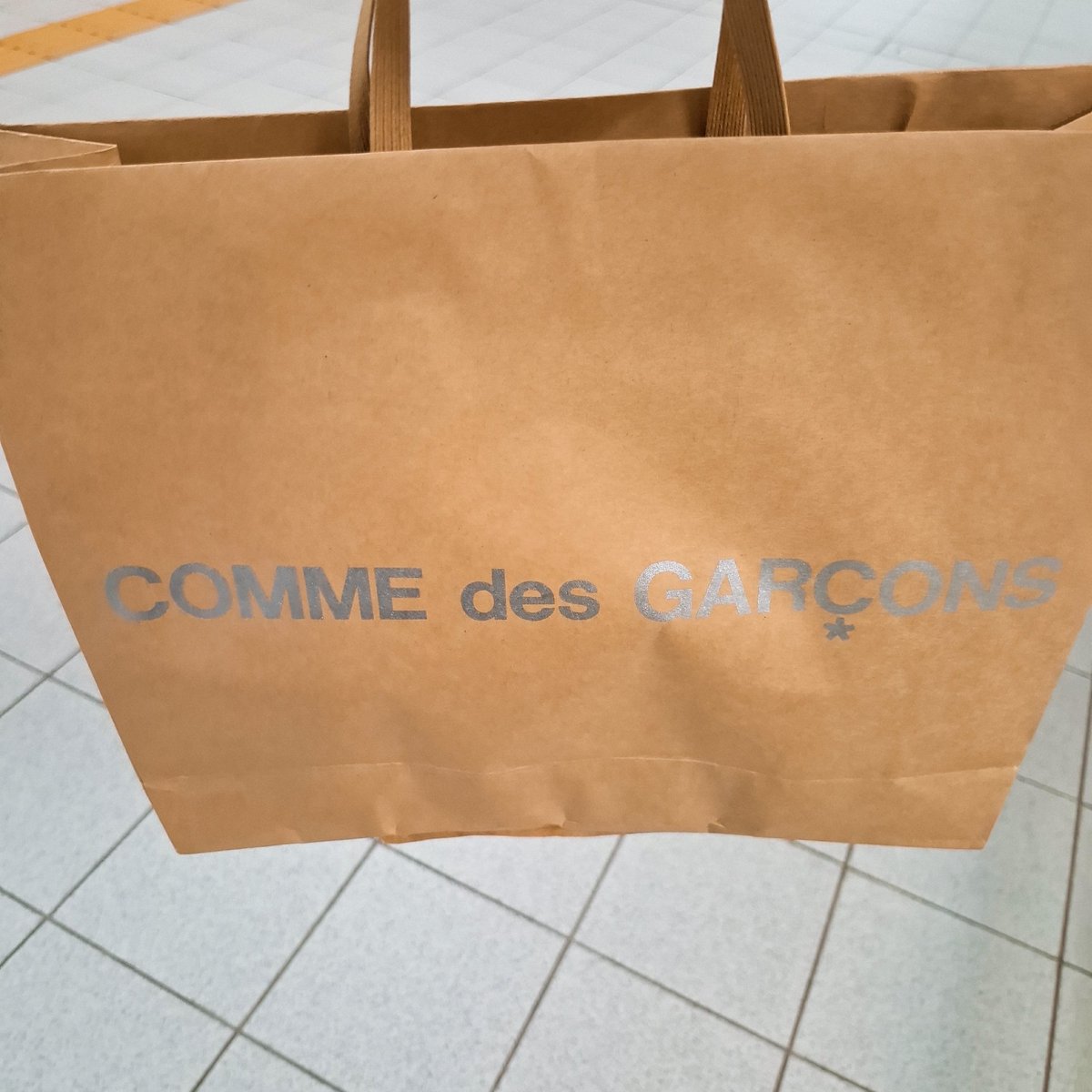 masuusagi's tweet photo. 福岡のCOMME des GARCONSにTRADING MUSEUM のTシャツが入ってたよー

お、お買い上げしちゃった🫠 https://t.co/aNrxBT7smv