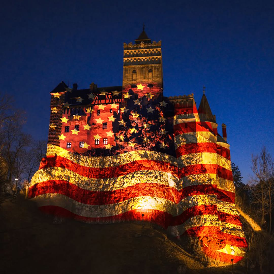oana_toiu's tweet photo. Happy U.S. Independence Day! 🇺🇸

On this special day, I extend my warmest wishes to the American people and to our friends and partners across the United States.

Romania 🇷🇴 highly values the Strategic Partnership with the United States and remains committed to deepening our cooperation. I look forward to continuing the excellent dialogue with Secretary of State @SecRubio, following our recent bilateral meetings, as we work together to promote security, prosperity, and democratic values on both sides of the Atlantic.

As we celebrate the 250th anniversary of the U.S. Declaration of Independence, we honor a landmark moment and its founding document whose principles have inspired generations in the pursuit of freedom, democracy, the rule of law, and national sovereignty.

The Declaration of Independence remains a living source of inspiration, guiding ongoing efforts to advance fundamental freedoms and uphold the values that underpin free and democratic societies. That vision continues to resonate far beyond America’s borders, reminding us of the universal aspirations for "life, liberty, and the pursuit of happiness".

Today, Romania 🇷🇴 joins its American friends and allies in celebrating not only a defining moment in U.S. history, but also the shared values that unite our nations.

These principles form the foundation of the Romania–United States Strategic Partnership and continue to guide our close cooperation in advancing security, prosperity, resilience, and democratic governance.

We look forward to further strengthening our partnership and working together to address common challenges and seize new opportunities for the benefit of our citizens and the broader transatlantic community.

@StateDept  #4thOfJuly #Freedom250 #USIndependenceDay #RomaniaUSPartnership
📷 MFA Romania, Victoria Palace, Bran Castle, Romanian Athenaeum