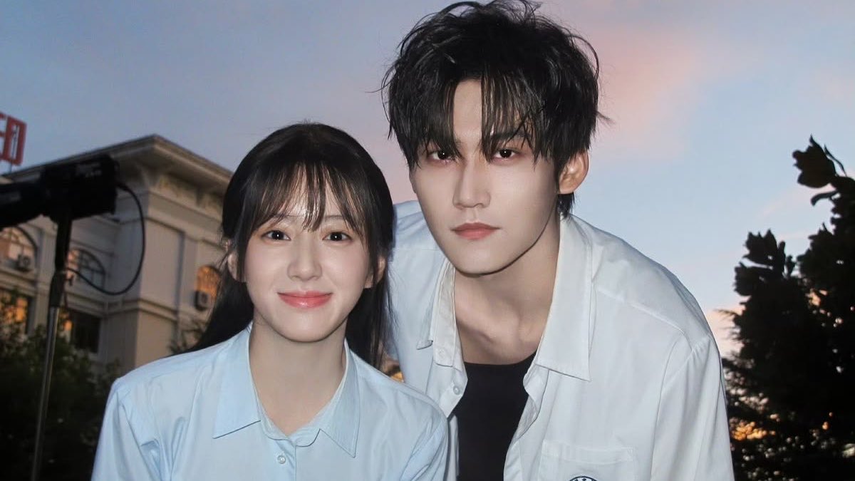 flowersroxd's tweet photo. belakangan ini drachin lagi sering nayangin romance dengan trope “keluarga angkat/tiri”😂 semuanya diadaptasi dari novel. 

speed and love -> kakak adik angkat (ml diadopsi sama orangtuanya fl)
dazzling -> sepupu nggak sedarah (ibu ml adik angkat ibunya fl)
never ending summer -> hampir jadi kakak adik tiri (ibunya fl sempet pacaran sama ayahnya ml)
love for you -> beneran kakak adik tiri (ibunya fl nikah lagi sama ayahnya ml)