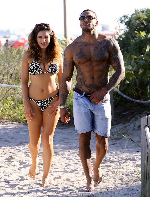 itsmesunildj's tweet photo. Age gap or power couple? Kelly Brook (46) &amp; her 24-year-old boyfriend. https://t.co/DabYSrXf15