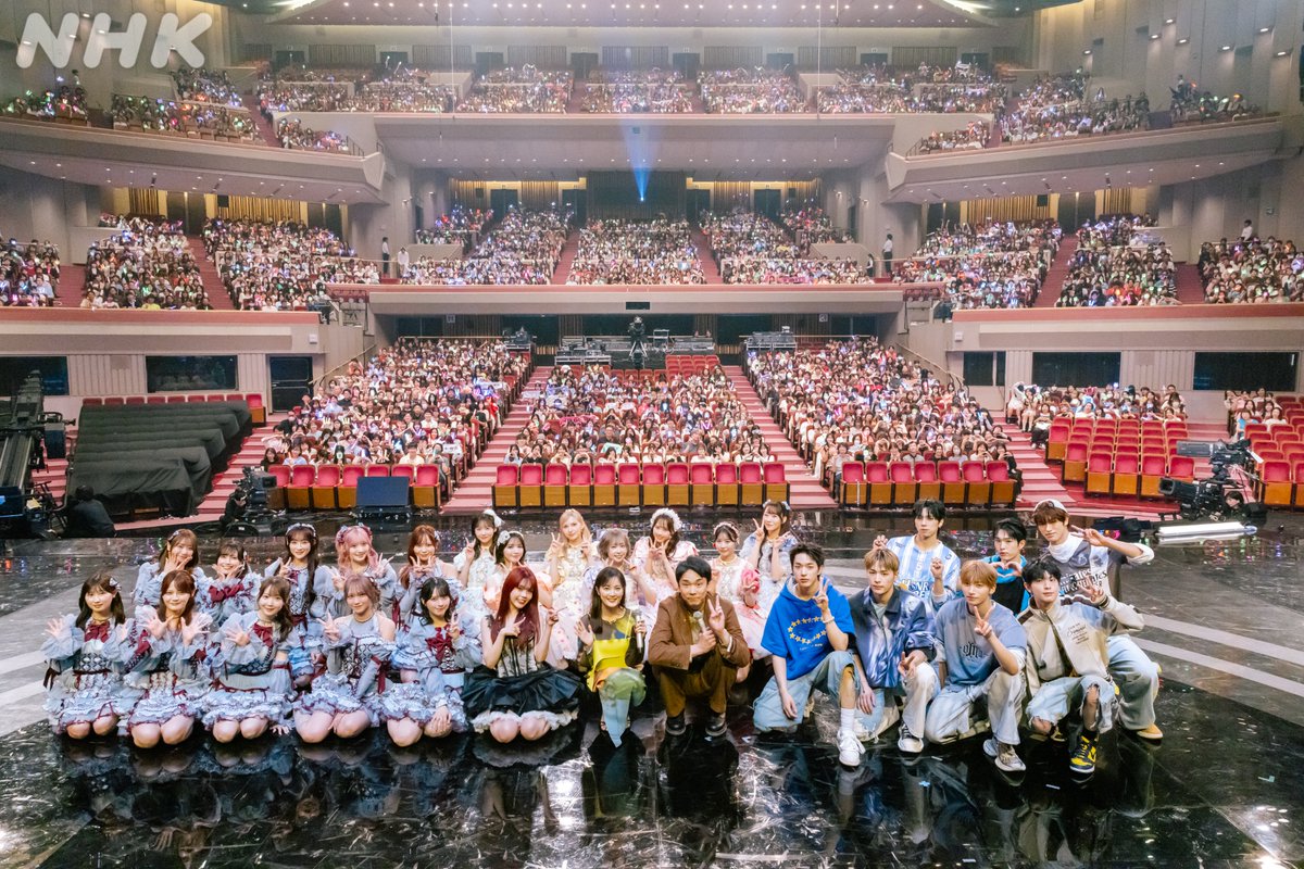 nhk_venue101's tweet photo. 🎫#Venue101EXTRA 記念写真📸

こんやの放送は
見逃し配信で何度でも📱👇
https://t.co/oL5CRPAYmQ

🌹#アイナジエンド / No Epilogue
🩷＝LOVE(#イコラブ) / #劇薬中毒
👿#NEXZ / #Mmchk (Japanese Ver.)
🍎#FRUITSZIPPER / #ぱわーオブらぶ

🎙MC #生田絵梨花 #濱家隆一

#Venue101 https://t.co/0gCUapDPp3