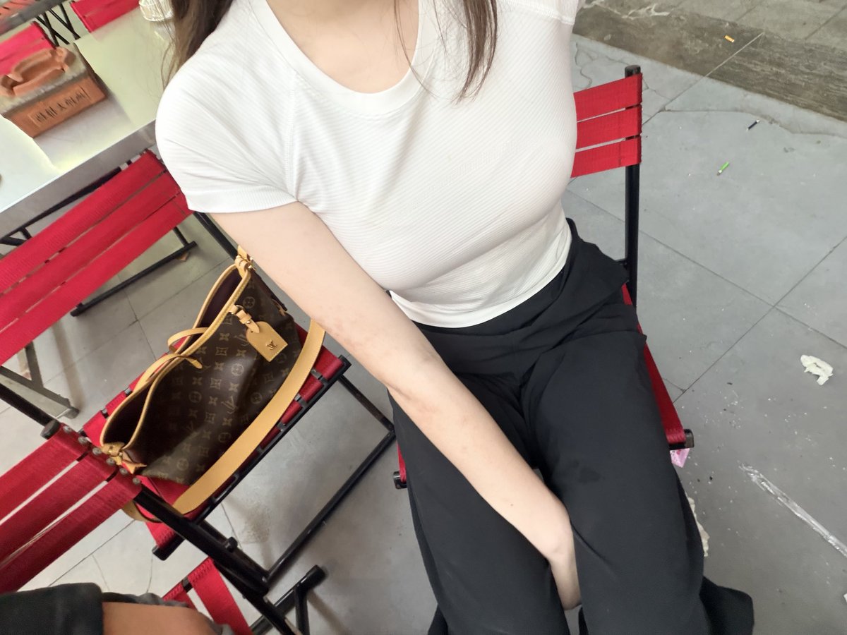 v5pgys's tweet photo. ootd https://t.co/kMlRmHQoRU