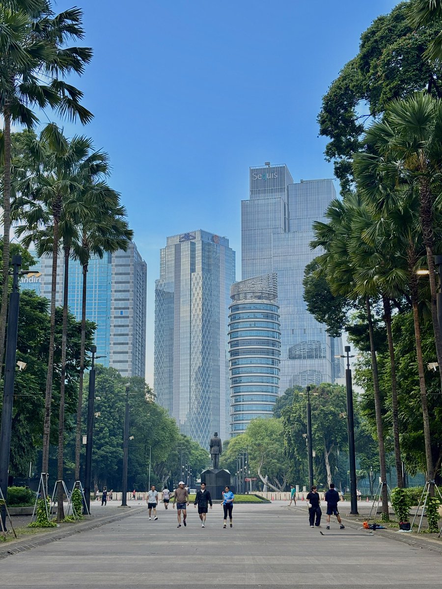 ohrobiiin's tweet photo. Jakarta kalau lagi "no pollution". 
Sumpah ini negara kalo dikelola bener dari dulu, kalau penduduknya dibuat educated dari dulu, bakal cakep parah 😭🥹 https://t.co/KppVqzXoQF