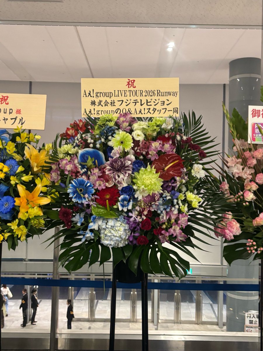aa_824815_'s tweet photo. こんな愛に溢れた花束ってこれ以上探してもない気がする https://t.co/ikAc6mF4E5