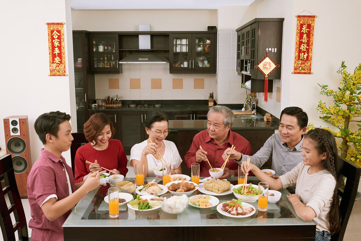 Miller36393538's tweet photo. Happy Lunar New Year! May your days be filled with joy, your table with delicious food, and your heart with warm family vibes. Celebrating this vibrant festival with love and traditions today.， https://t.co/QR2g1zCwSC